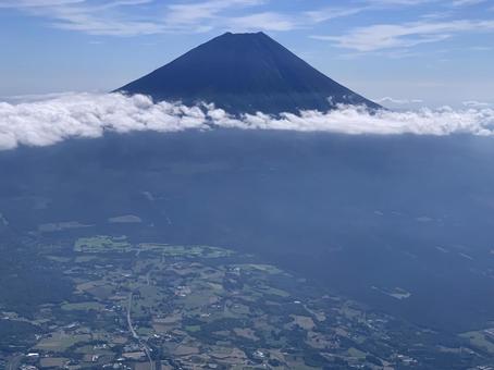 晩夏の富士山 富士山,晩夏,航空写真の写真素材