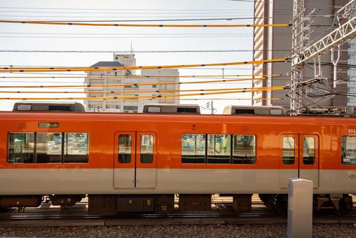 オレンジ色の電車 駅,電車,鉄道の写真素材