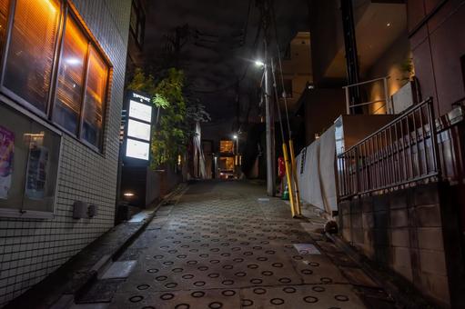 夜の坂道 夜の坂道 坂道,夜景,上り坂の写真素材