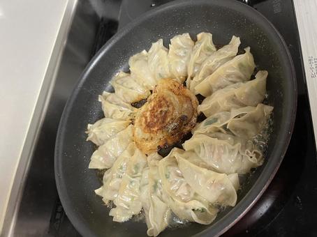 手作り餃子 ホームパーティ 手作り餃子 ホームパーティ 手作り餃子,手作りぎょうざ,手作りギョーザの写真素材