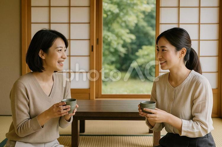 和室でお茶を飲みながら語る友人 和室,お茶,会話の写真素材