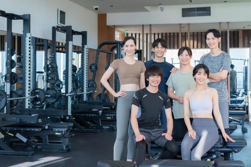 スポーツジムでトレーニングをする若い男女 スポーツジム,フィットネス,ダイエットの写真素材