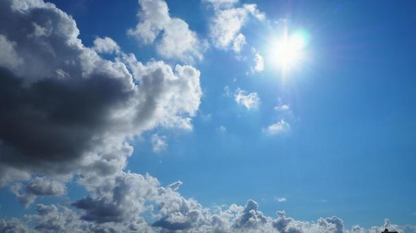 夏の空・太陽と青空と雲 夏の空・太陽と青空と雲 夏,太陽,光るの写真素材