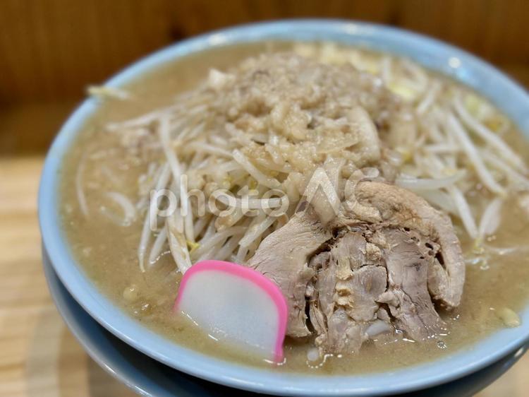 分厚いチャーシューが主役の二郎系ラーメン ラーメン,二郎系,こってりの写真素材