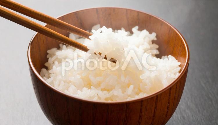 茶碗に盛られた美味しそうなご飯　湯気　 ご飯,新米,炊き立ての写真素材