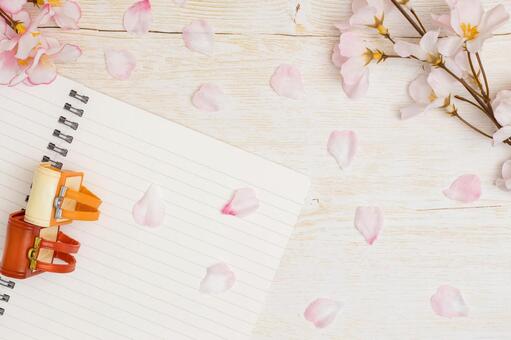 卒業入学イメージ｜ランドセルとノートと桜 入学,入学式,卒業の写真素材