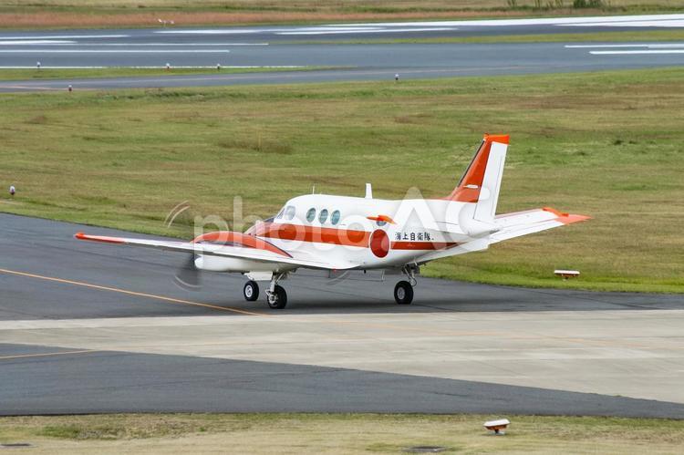 離陸準備中の海上自衛隊練習機 TC-90 海上自衛隊,自衛隊,tcー90の写真素材