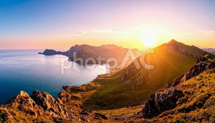海に沈む夕日 海,夕景,夕日の写真素材