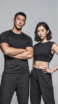 黒のトレーニングウェアを着た男女 黒のトレーニングウェアを着た男女の写真