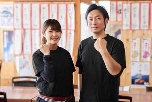小酒館工作男女招聘形象 小酒館工作男女招聘形象