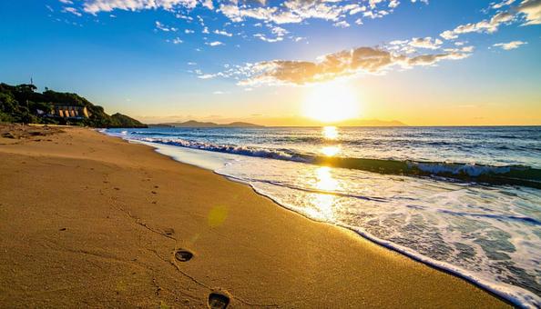 海岸の日の出 海岸の日の出の写真