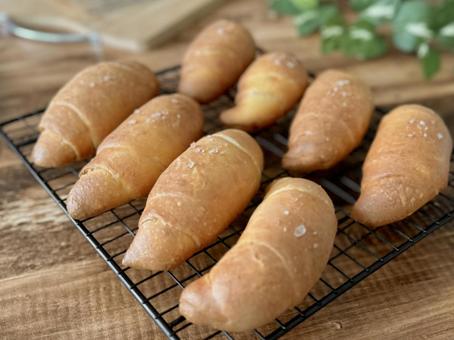 塩パン 塩パン,パン,焼きたてパンの写真素材
