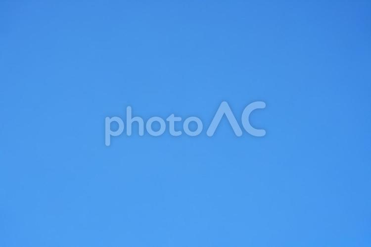 青い空　雲一つない空だけの風景① 空,自然,月の写真素材