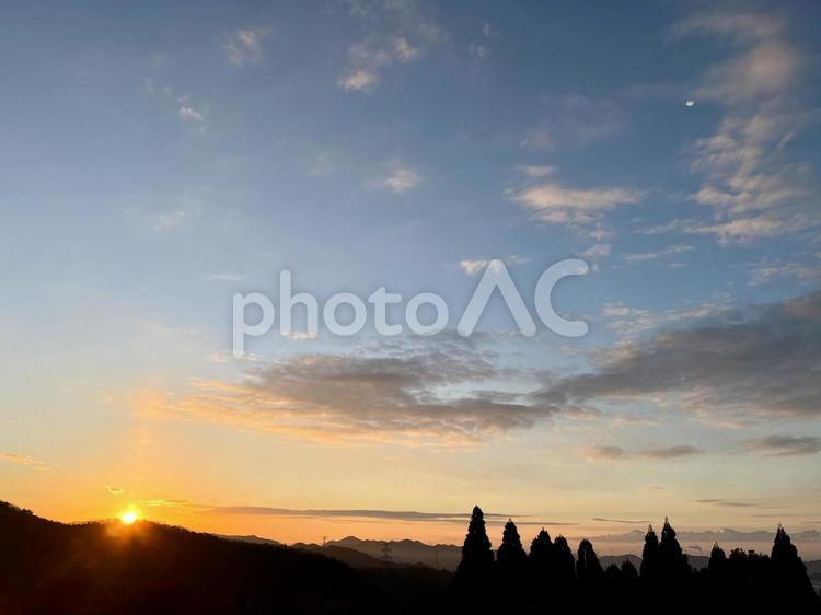今週の朝日も輝きが美しかった 朝日,太陽,空模様の写真素材