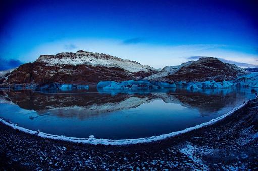 アイスランドの氷塊と湖 アイスランドの氷塊と湖 湖,氷,雪の写真素材