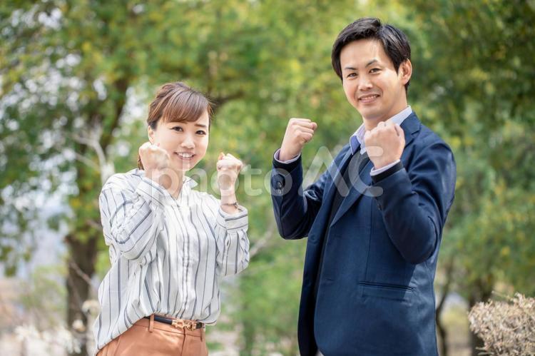 カジュアルビジネスの会社員 チャレンジ,挑戦,頑張るの写真素材