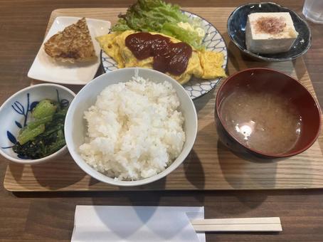 晩御飯　オムレツ オムレツ,卵料理,ご飯の写真素材