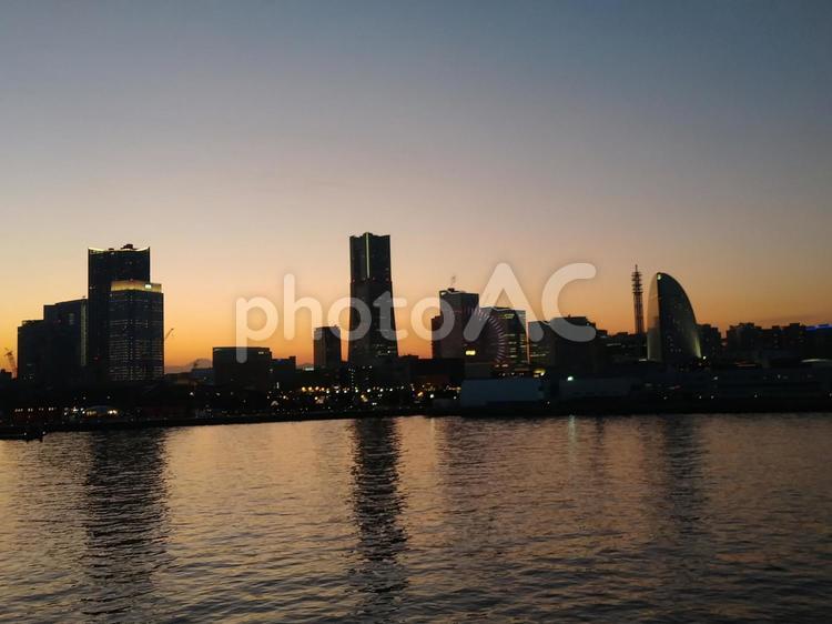 神奈川県横浜港の夕焼け 神奈川県,横浜,横浜港の写真素材