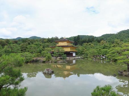 京都 鹿苑寺 金閣寺 金閣と鏡湖池 京都 鹿苑寺 金閣寺 金閣と鏡湖池 京都,鹿苑寺,金閣寺の写真素材