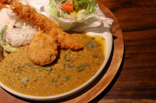 Photo, seafood curry, fried shrimp, ground meat cutlet, 