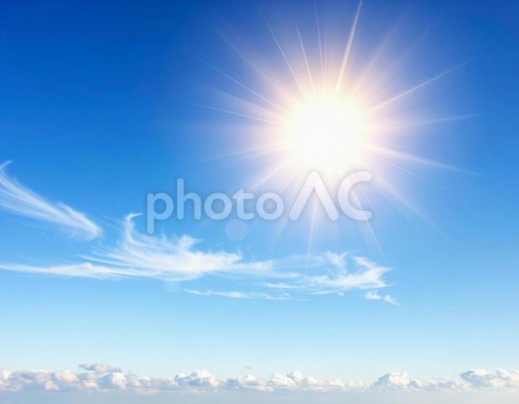 青空に広がる白い雲と爽やかな晴天と空模様 青空,雲,空の写真素材
