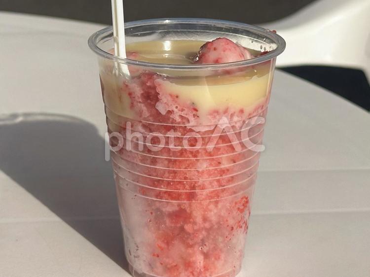 練乳たっぷり削りいちご いちご,削りいちご,冷凍の写真素材