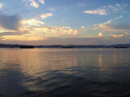 【風景写真】瀬戸内の夕暮れ 【風景写真】瀬戸内の夕暮れ 夕焼け,瀬戸内,夕暮れの写真素材
