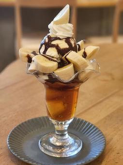 チョコバナナパフェ チョコバナナパフェの写真