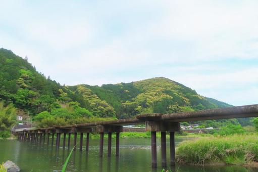 【高知県】名越屋沈下橋 【高知県】名越屋沈下橋 名越屋沈下橋,沈下橋,橋の写真素材