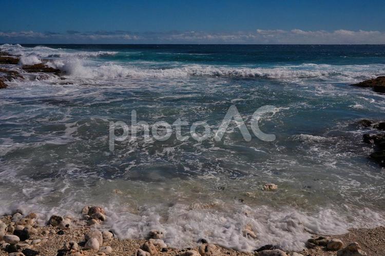 ハワイ島南部のビーチの波 海,空,青空の写真素材