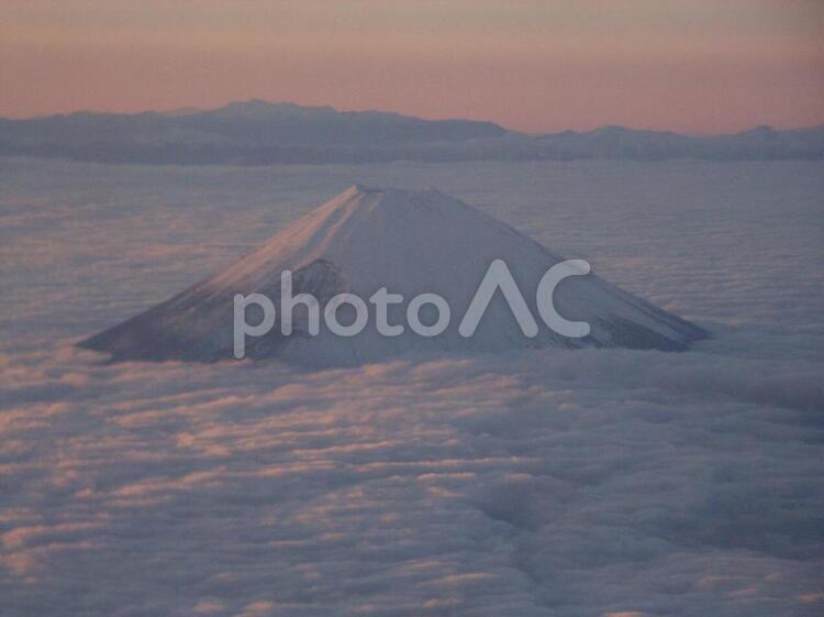 夕暮れの富士山 夕暮れの富士山,夕焼けの富士山,富士山の写真素材