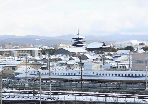 雪の京都 雪景色,京都,新幹線の写真素材