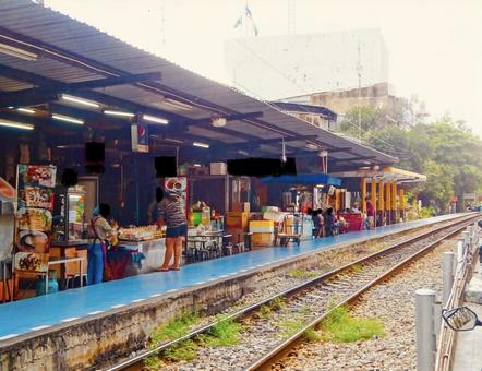 タラートプルー駅と屋台街 空,駅,ローカルの写真素材