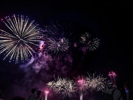 打ち上げ花火 打ち上げ花火の写真