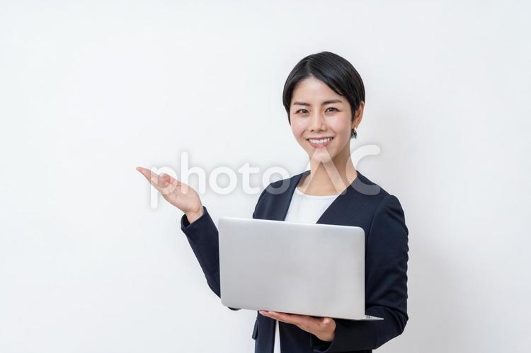 提案するビジネスパーソンの女性。 提案,女性,若いの写真素材