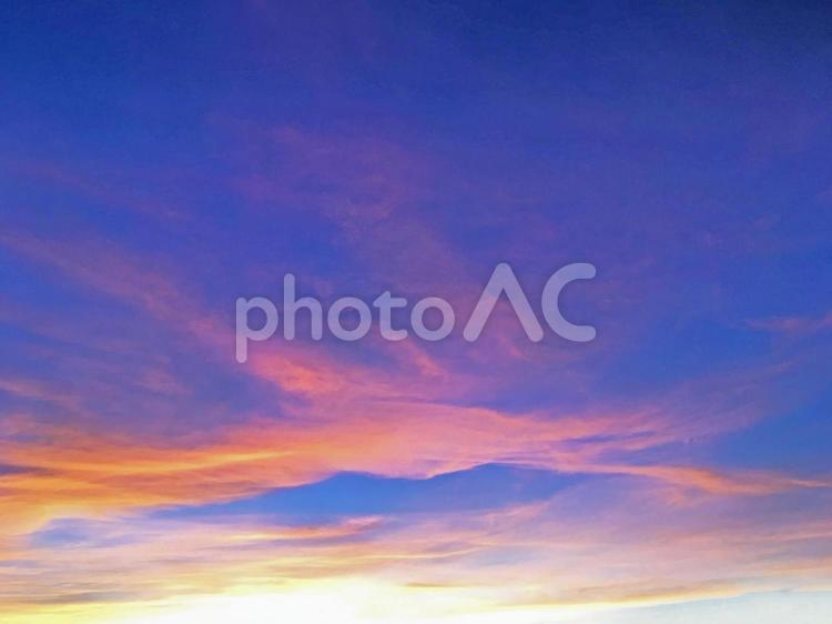 幻想的な夕暮れの空 夕焼け,夕焼け空,空模様の写真素材