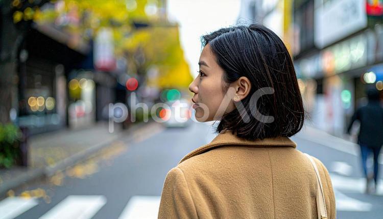 振り返る日本人美人モデルのポートレート 人物,女性,20代の写真素材