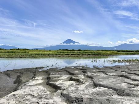 富士海岸から見る富士川と富士山 富士海岸から見る富士川と富士山の写真