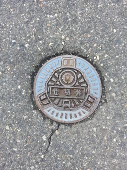 仕切弁 マンホール,蓋,道路の写真素材