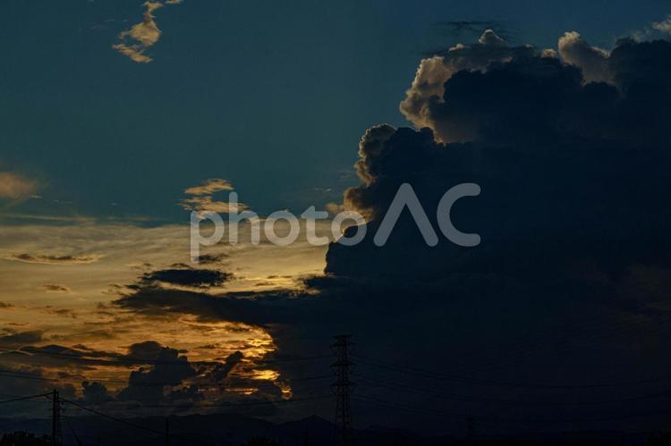 夕暮れの空に浮かぶ雲 風景,空,自然の写真素材