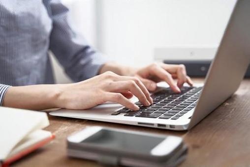 Japanese female business woman working from home in plain clothes, होम काम, telework, टाइपिंग, JPG