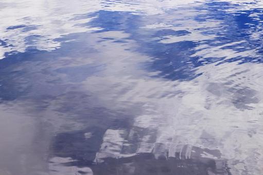 空を映す湖面の景色2 空を映す湖面の景色2の写真