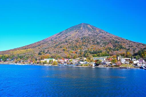奥日光の紅葉（中禅寺湖と男体山） 紅葉,秋,風景の写真素材