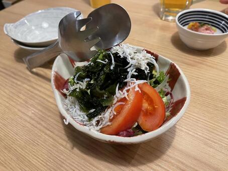 サラダ ワカメサラダ,しらす,栄養たっぷりの写真素材