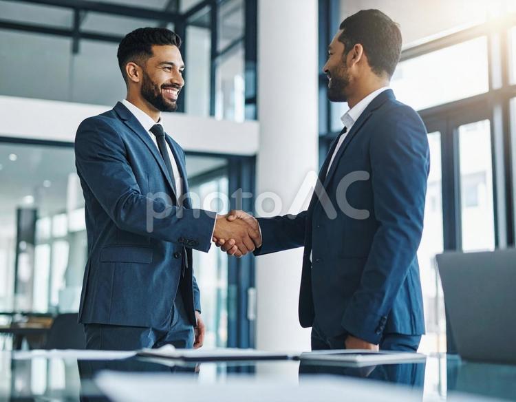 握手する人　ビジネス ビジネス,握手,商談の写真素材