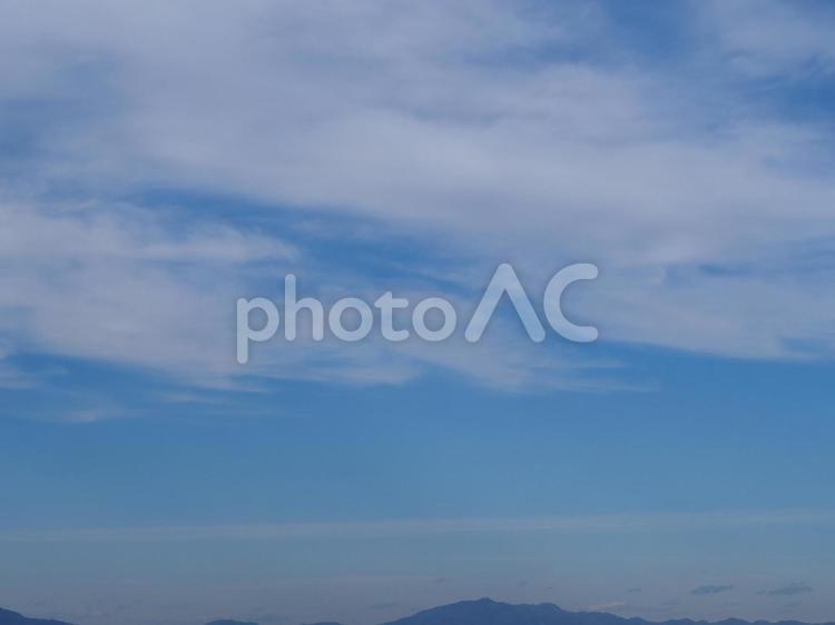 穏やかな青い空白い雲 青空,白い雲,雲の写真素材