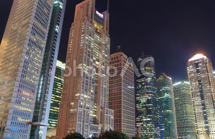 中国　上海プードンエリアの夜景 上海,プードン,高層ビルの写真素材