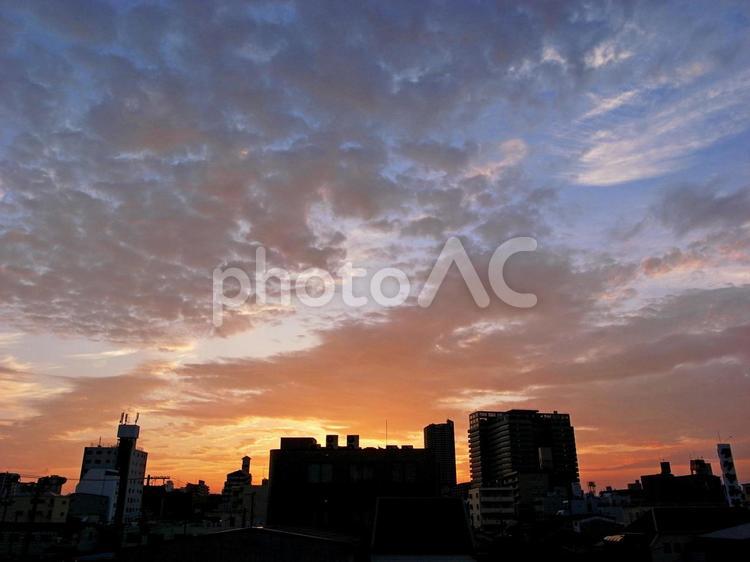 街中の夕景（大阪）12 夕焼け,夕空,夕日の写真素材
