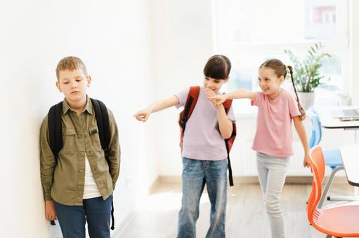 女の子たちにいじめられる男の子 男の子,女の子,子どもの写真素材