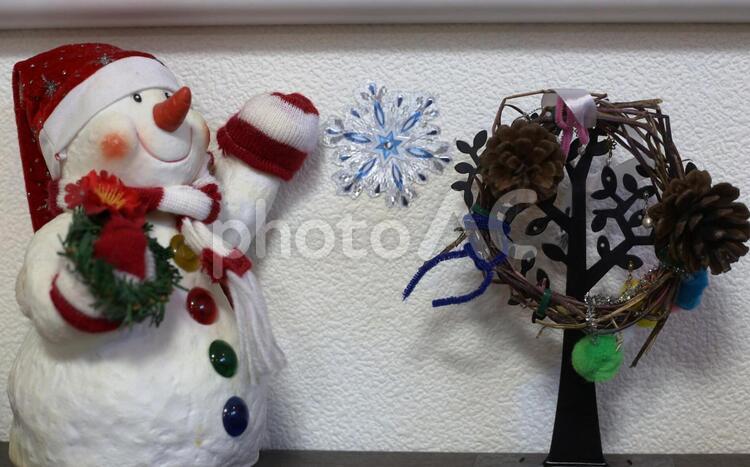 スノーマンファミリィーパーティの聖夜 スノーボーイ,スノーマン,メリークリスマス！の写真素材